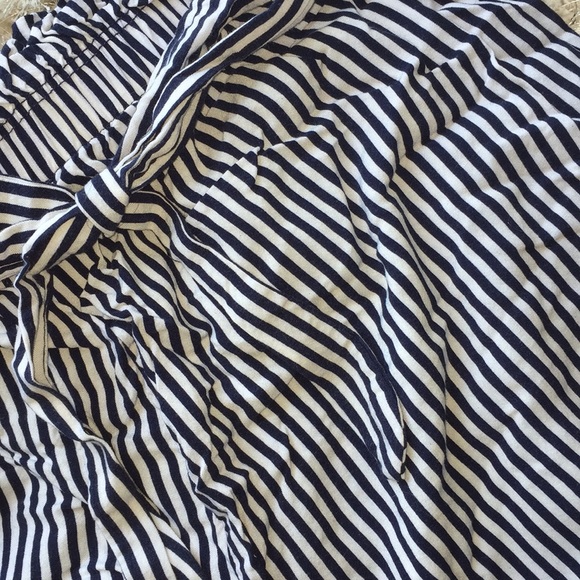 Navy and white stripes wide leg culottes pants - Picture 4 of 5